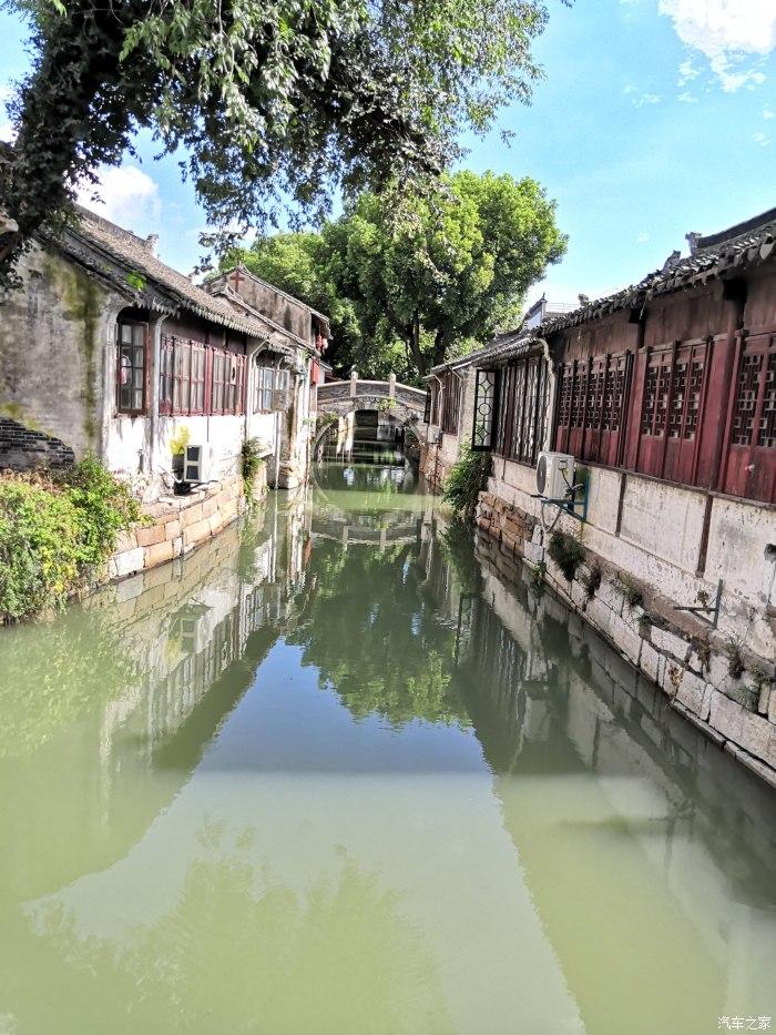 吃自助餐时,聪明人从不拿4种食物,服务员:不是吃货就是行家!
