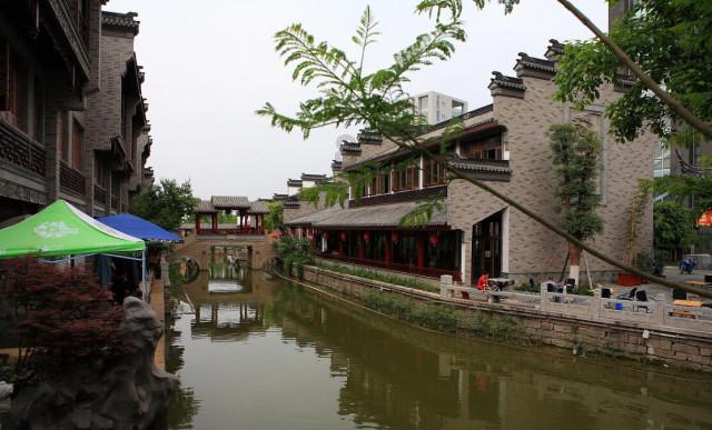 旋转轮胎